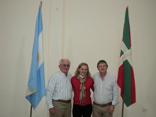 El presidente saliente, Antonio Baztán, y el tándem entrante, Graciela Fernández y Héctor Baztán (fotoEE)